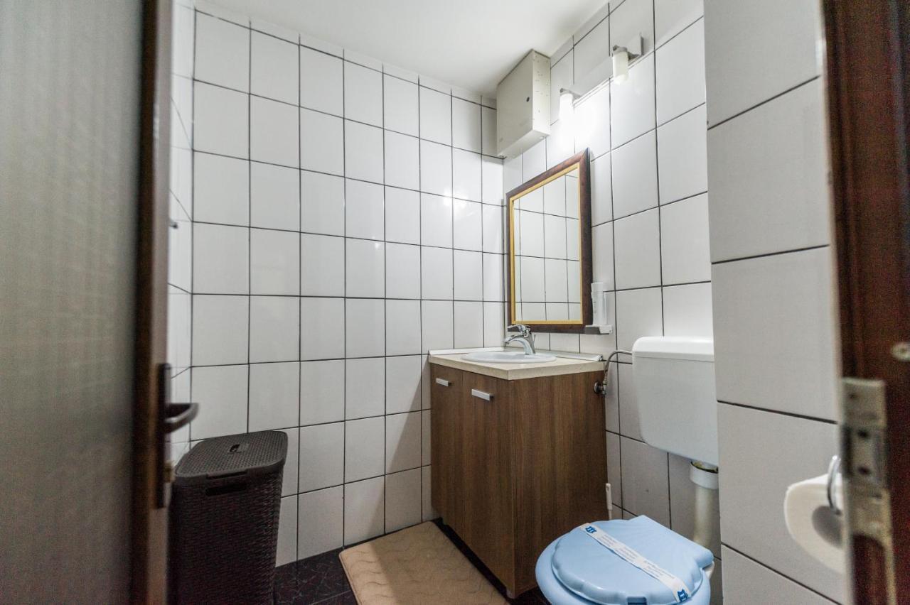 Apartament Carol Davila Piteşti Exteriör bild